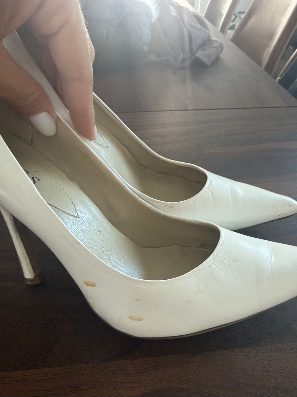 GUESS White Pointed Toe Leather Pumps - Picture 6 of 8